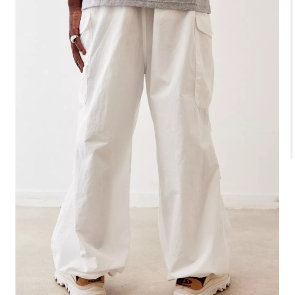 NWT iets frans URBAN OUTFITTERS white poplin cargos 34x34 - Picture 2 of 5